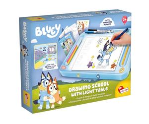 Lisciani - BLUEY Escuela de Dibujo - Kit Educativo de Dibujo para niños a Partir de 3 años - Mesa de luz A4 - Rotuladores perfumados - Plantillas, Pegatinas y Tijeras - Actividad Manual y Creativa