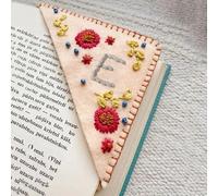 Litthing Marcapaginas de Esquina Bordado a mano, 26 Letras Personalizados Marcapágina Estaciones Triángulo de Fieltro Regalos para Amantes de Los Libros Hombres Mujeres
