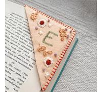 Litthing Marcapaginas de Esquina Bordado a mano, 26 Letras Personalizados Marcapágina Estaciones Triángulo de Fieltro Regalos para Amantes de Los Libros Hombres Mujeres