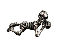 LKBEADS Colgante de esqueleto reclinado de acero inoxidable de 33 x 20 mm, chapado en plata, sin cadena, hecho a mano para hombres y mujeres, símbolo de poder, joyería con significado