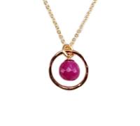 LKBEADS Colgante de rubí natural rosa facetado de 9 mm, redondo, en plata de ley 925, con cadena de cable de 45 cm. Amor, pasión, energía, fuerza, vitalidad, regalo para mujer. gmpd_0529