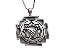 LKBEADS Collar con colgante Kali Yantra en relieve, hecho de plata de ley 925 con baño de plata, cadena de cable de 45 cm (18"), dije cuadrado para joyería unisex hecha a mano | LK_EMBO_00612