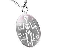 LKBEADS Collar con colgante Memento Mori en relieve, hecho de plata de ley 925 con baño de plata, cadena de cable de 45 cm (18"), dije redondo para joyería unisex hecha a mano | LK_EMBO_00327