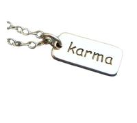LKBEADS Collar de karma en plata de ley 925. Joyería inspiradora. Cita inspiradora y lema de afirmación. Colgante pequeño con una palabra sencilla. Dije de yoga | Cadena de 45 cm | Chapado en plata |