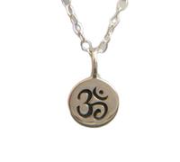 LKBEADS Collar Om en plata de ley 925. Joyería de yoga zen con símbolo de ohmio. Dije delicado. Para uso diario. Joya delicada. Regalo para ella. Con cadena de 45 cm. Bañado en plata. LK_PNK_02983