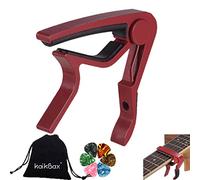 LKTingBax Cejilla de guitarra profesional roja para guitarra acústica, guitarra eléctrica, ukelele, bajo, banjo, mandolina + 6 púas de guitarra + bolsa de púas de guitarra para hacer la vida más fácil