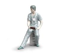 LLADRÓ Figura Cirujano. Figura Medico de Porcelana.