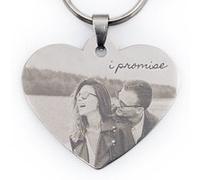 Llavero Grabado con forma Corazón - 4,3 x 3,7 cm - Grabado por las dos caras - Regalo de San Valentín - Pon tu Foto y Nombre en un Llavero