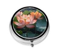 LLKGOT Pastillero redondo con diseño de flor de loto rosa con 3 compartimentos para almacenamiento de pastillas y viajes portátiles