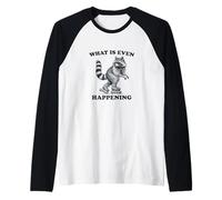 Lo que está sucediendo, divertido patinaje sobre ruedas de mapache confundido Camiseta Manga Raglan