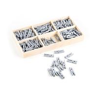 Logbuch-Verlag juego de 135 mini pinzas de madera en color argénteo 2,5 cm - pequeñas pinzas decorativas - mini clips con caja - para colgar decoración fotos regalos