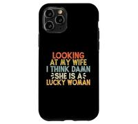 Looking At My Wife I Think Damn She Is A Lucky Woman Carcasa para iPhone 11 Pro