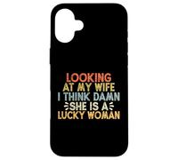 Looking At My Wife I Think Damn She Is A Lucky Woman Carcasa para iPhone 16 Plus