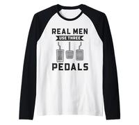 Los hombres de verdad usan tres pedales divertido conductor manual mecánico de automóviles Camiseta Manga Raglan