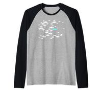 Los Peces nadan contra la Corriente en el mar Camiseta Manga Raglan