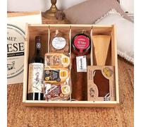 LOTES CON QUESO - LOTE 340-25 / con vino Adhuc Tempus Roble, torta del Casar, quesos Subaida, Parmigiano Reggiano, sobrasada y dulces en caja de madera