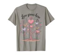 Love Grows Here Corazón Árbol Romántico Diseño Camiseta