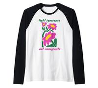 Lucha contra La Ignorancia, No contra Los Inmigrantes Camiseta Manga Raglan