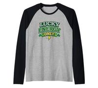 Lucky Energy Only 17 de Marzo Fiesta Irlandesa Clover St Patricks Camiseta Manga Raglan
