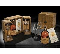 LUIGI FRANCOLI GRAPPA BOURBON GRAPPA FINISH BARRIL 50 CL CAJA DE MADERA UNA BOTELLA CON DOS VASOS Y CHOCOLATE