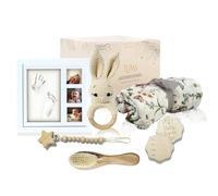 LUMS Canastilla Bebe Recien Nacido - Set Original con 6 Productos: Marco Huellas, Manta, Sonajero, Peine y Más - Cesta de Regalo Ideal para Baby Shower, Niño o Niña - Regalo Útil y Emotivo