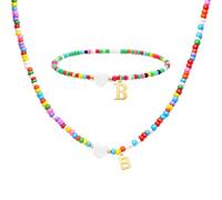 LUXYSODE Juego de collar y pulsera con inicial de cuentas coloridas con colgante de letra dorada y dije de corazón similar a una concha, amor significativo para siempre, juego de joyas bohemias de