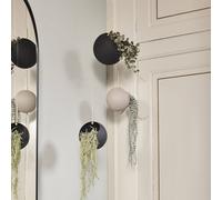 Maceta Globe de AYTM, colgante, Ø 17 cm, negro, aluminio