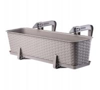 KADAX Maceta de Plástico Imitación Ratán, Macetero Rectangular con Platillo y Soportes para Exterior, Jardinera Colgante para Balcón (Caramelo, 60 cm)