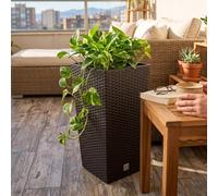 Maceteros Altos para Flores con Cubeta Interior, Maceta Grande de Exterior/Interior, Plástico Efecto Rattan, para Terraza, Jardín o Salón, Resistente UV, 42,1 Alto x (22,5x22,5) cm, Color Ocre Oscuro
