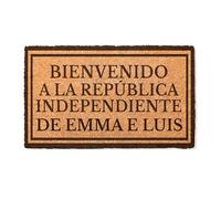Made in Gift Felpudo de Coco Personalizado, Texto o Nombres Apto para Interiores como Regalo Original para Hogares de Familias y Parejas (República Independiente de mi casa)