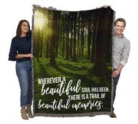 Manta ""Dondequiera que haya estado un alma hermosa, hay un rastro de hermosos recuerdos"" de Pure Country Weavers. Tapiz de algod n tejido para co