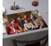 Mantel individual con texto en inglés "A Family Of Five Is Sitting Together on a Couch In A Cozy Living Room" (6 piezas)