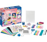 Maped Creativ Kit de Scrapbooking Infantil, Set Completo con Más de 50 Accesorios para Decorar Cuaderno y Marcos de Fotos, Incluye Pegatinas Rotuladores Tijeras, A partir de 7 Años