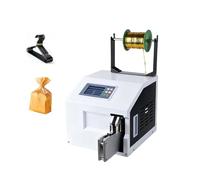 Máquina de amarre por torsión de alta velocidad para un sellado y organización rápidos, reduce los costos de mano de obra con el funcionamiento del sensor manos libres, sella hasta 75 artículos/minuto