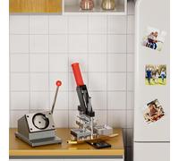 Máquina para hacer insignias DIY - Prensa para imanes de nevera cuadrados de 50x50 mm con cortador de papel y 1000 consumibles - Perfecta para pegatinas fotográficas personalizadas, manualid