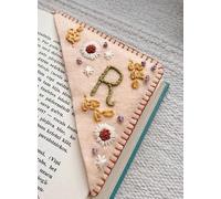 Marcador de esquina bordado a mano personalizado, 26 letras Marcador de esquina bordado con flores lindas Marcadores de libros lindos for leer mujeres for su placer de lectura(Spring,V)