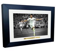 Marco de fotos firmado por Kylian Mbappe, firmado por Kylian Mbappe, 30,5 x 20,3 cm, con autógrafo del Real Madrid