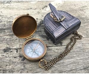 Marine Collection Mart Thoreau Go Confidently in The Direction of Your Dream! Live The Life You Have Imagined. Brújula de latón con Estuche de Cuero para Regalo