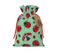 Mariquitas rojas sobre un fondo azul, bolsas de regalo de Navidad reutilizables, enfoque artístico para regalar