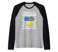 Married To An Ukrainian Wife Ukrainian Husband Ukraine Flag Camiseta Manga Raglan