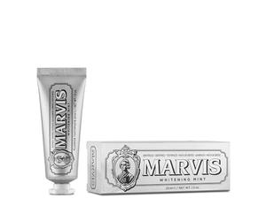 Marvis Pasta de dientes blanqueante de viaje de menta, 25 ml, dentífrico para un blanqueamiento natural, pasta dental refrescante que elimina la placa