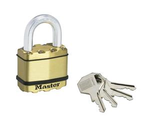 Master Lock M5BEURD Candado Seguridad Llaves Acero Laminado y Acabado en Latón Exterior, Arco Normal + Estanco, Adecuado para Portales, Garages, Sótanos