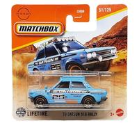 Matchbox - ´7 Datsun 510 Rally - MBX Adventure 51/125 - JBT02 - Short Card - Azul claro - Nissan - Good Year - Superfast Lesney - Mattel 2025 - 1:64