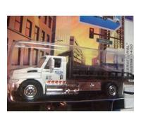 Matchbox - Camión fundido a presión altamente detallado, The Real Working Rigs International Durastar 4400, transportador automático de cama plana, aproximadamente 4 pulgadas, escala 1/64