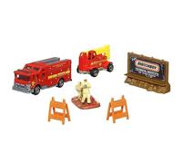 Matchbox Collectors Juego de enganche de remolque fundido a presión y juego de remolque para 70 años - MBX Fire Rescue Fire ~ Motor de Escuadrón de riesgos y camiones ligeros móviles con accesorios y