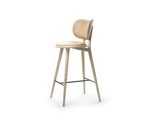 Mater Taburete Mater High Stool Backrest bajo piel natural. base de roble lacado mate