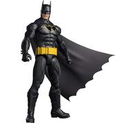 Mattel DC Figura de acción de Batman de 30,48 cm, Traje con Armadura Negro con cinturón Amarillo y Capa de Tela, diseño detallado y 7 Puntos de articulación, JMD68