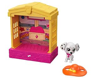 Mattel Disney 101 Dalmatian Street Casita para Perros con Figura Deja-VU y Accesorios, Juguete niños +5 años GBM33