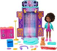 Mattel Karma's World - Juego de Juguete 2 en 1 con muñeca y Accesorios, Juego de Escenario de Estrella Musical transformadora y Dormitorio con Luces y Sonidos