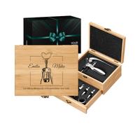 Maverton Set de Vino Personalizado - Regalos Originales para Hombre y Mujer - Caja de Bambú con Tapa - Incluye Tapones Sacacorchos Termómetro y Anillo Antigoteo - Para Aniversario Boda Parejas-Abridor
